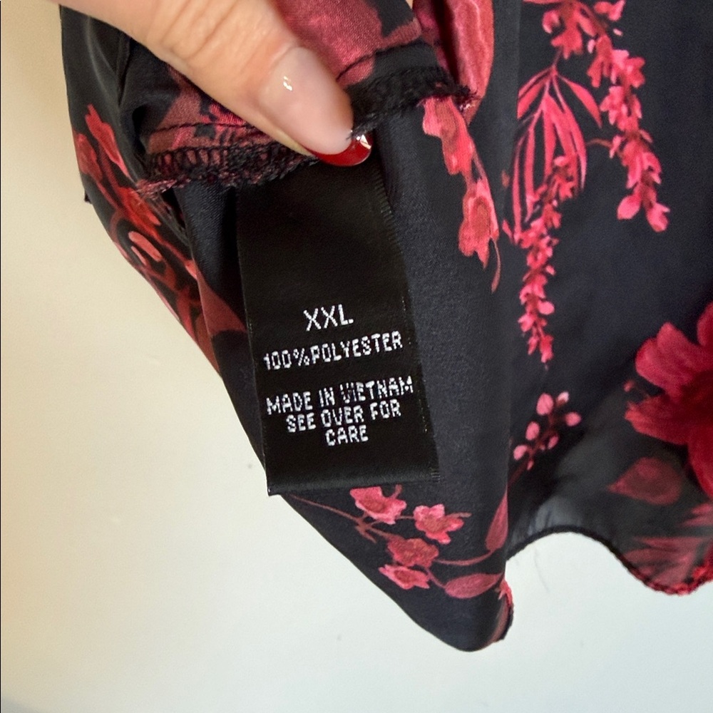 by & by Black and Red Floral Blouse with gold hardware - Picture 9 of 10